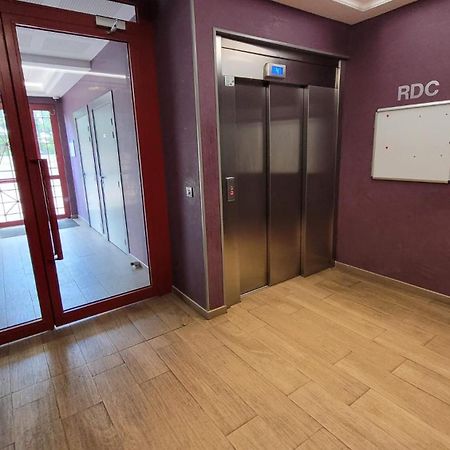 Flat For 6 Persons 10 Minutes From Cdg Airport Appartement Le Blanc-Mesnil Buitenkant foto